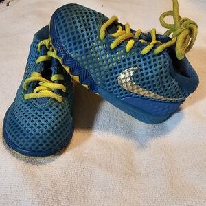 Nike Kyrie I Sneakers (TD), Unisex Size 6 Infant/Toddler, Blue & Neon Yellow